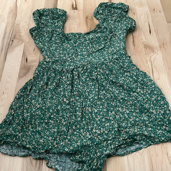 American Eagle Green Floral Romper - Picture 1 of 4
